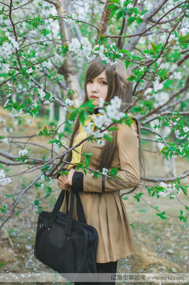 樱花奈奈生春天树林里cosplay