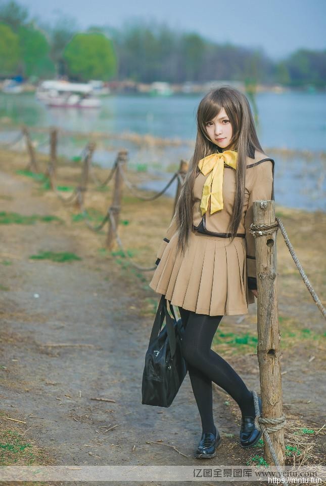 樱花奈奈生春天树林里cosplay