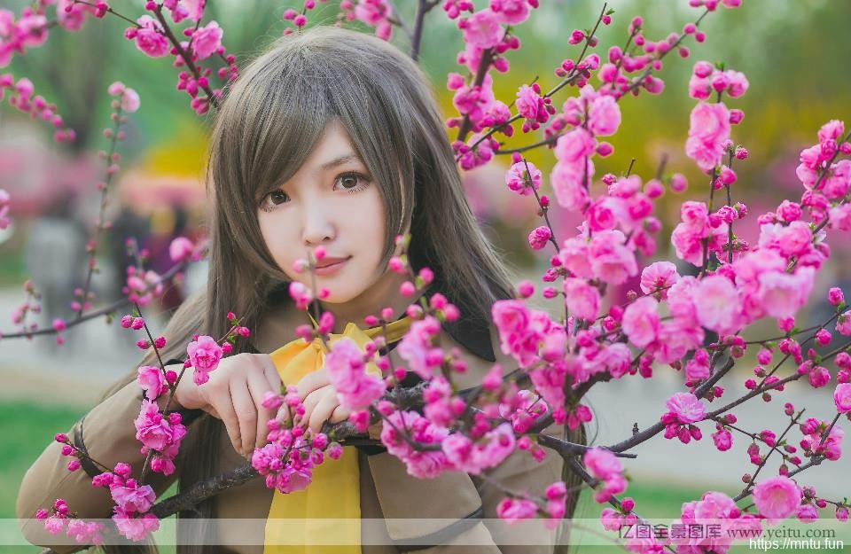 樱花奈奈生春天树林里cosplay