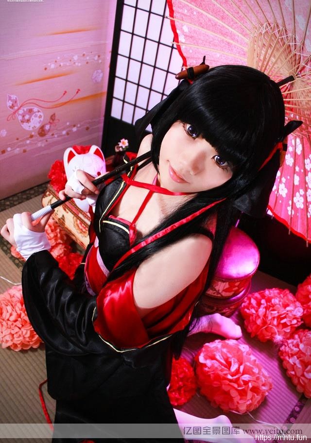 萌妹子上演捆绑红丝cosplay