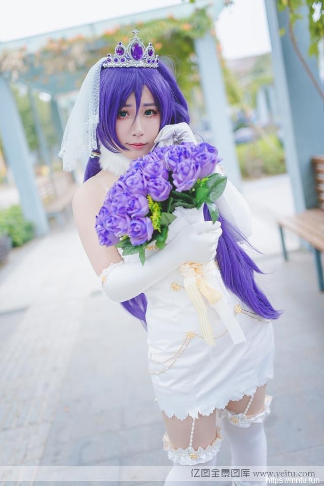 诱惑白嫩新娘性感COSPLAY