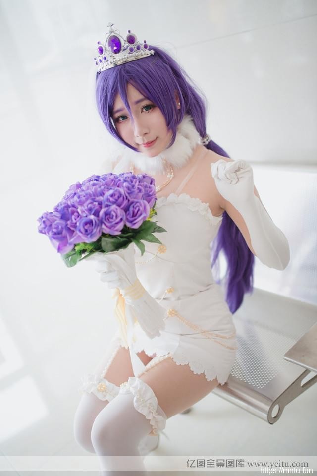 诱惑白嫩新娘性感COSPLAY