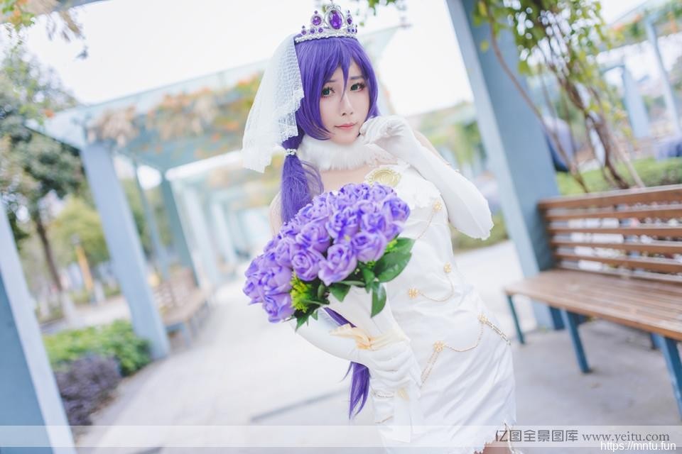 诱惑白嫩新娘性感COSPLAY