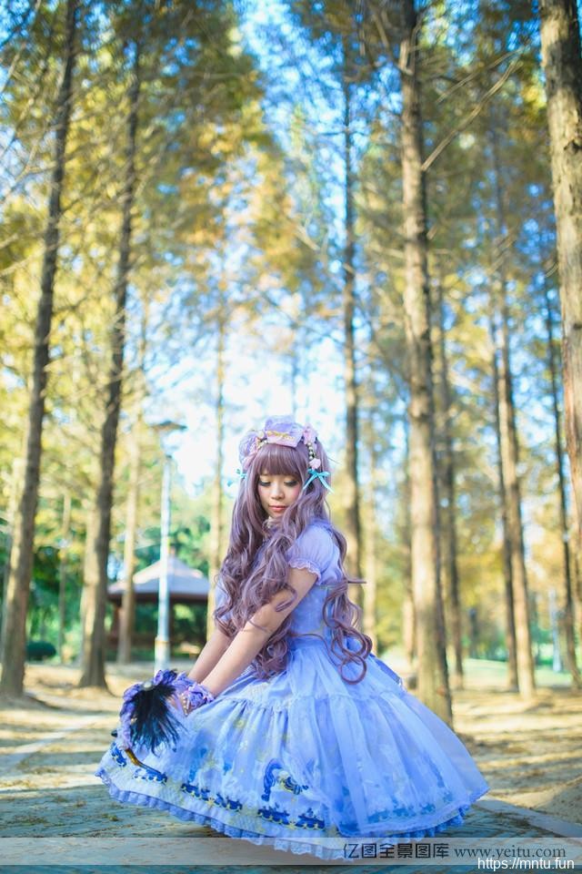 森系可爱美少女的纯情COSPLAY