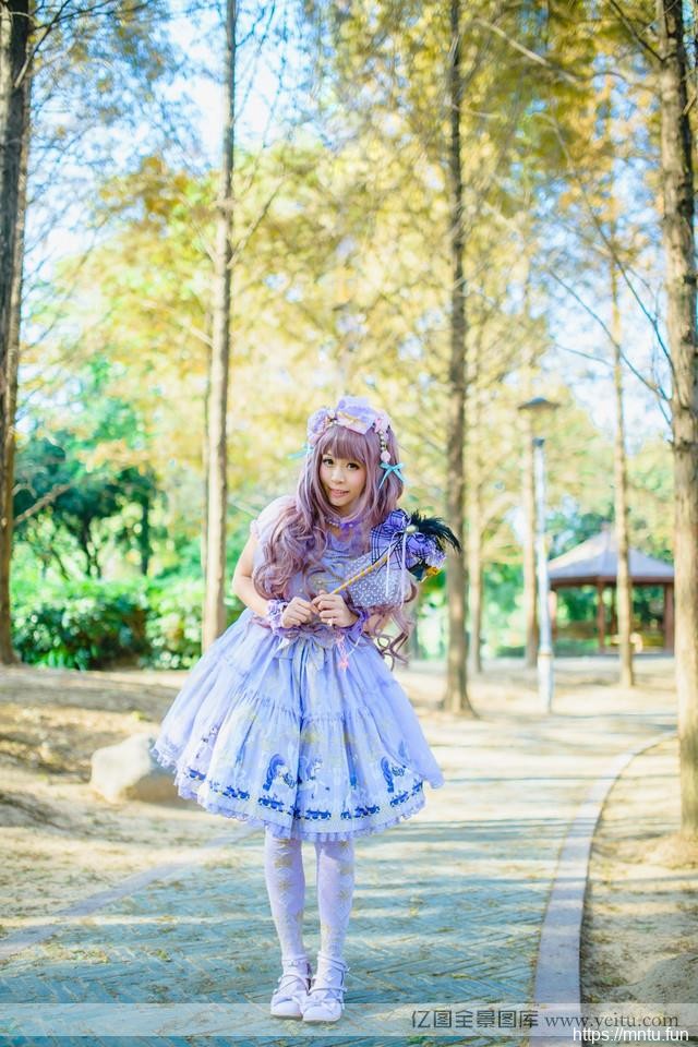 森系可爱美少女的纯情COSPLAY