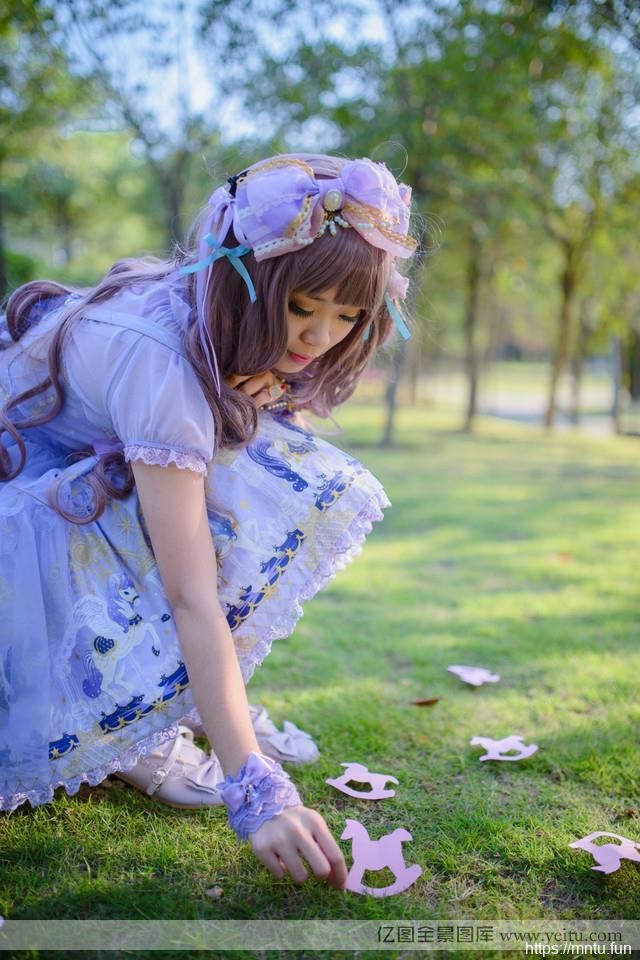 森系可爱美少女的纯情COSPLAY