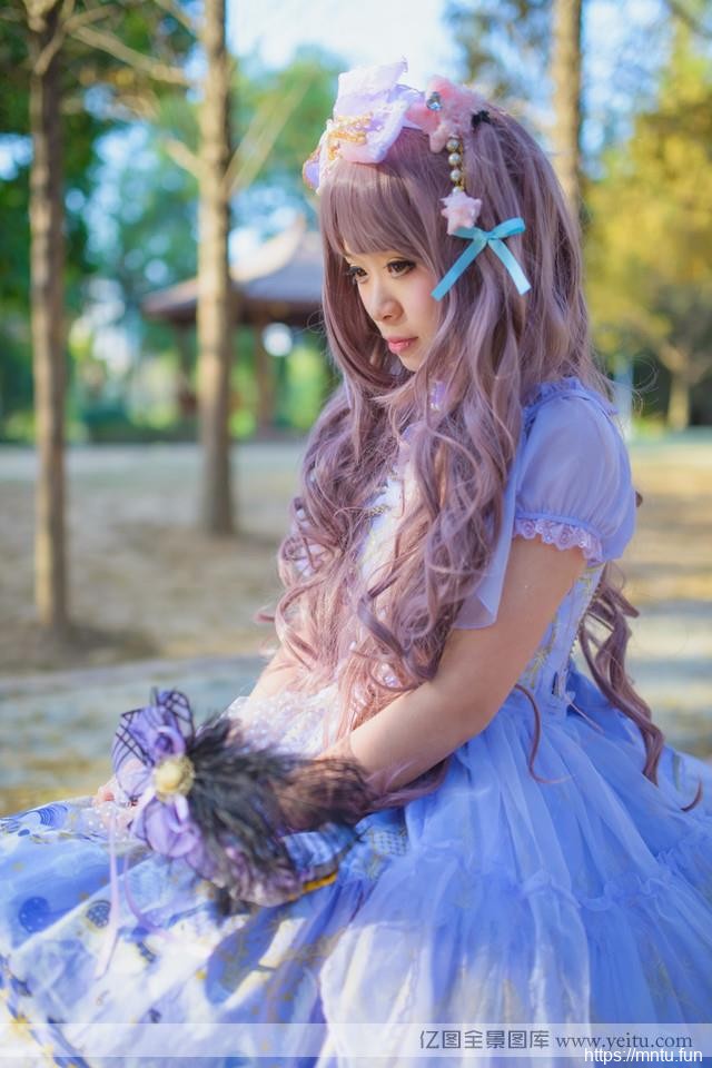 森系可爱美少女的纯情COSPLAY