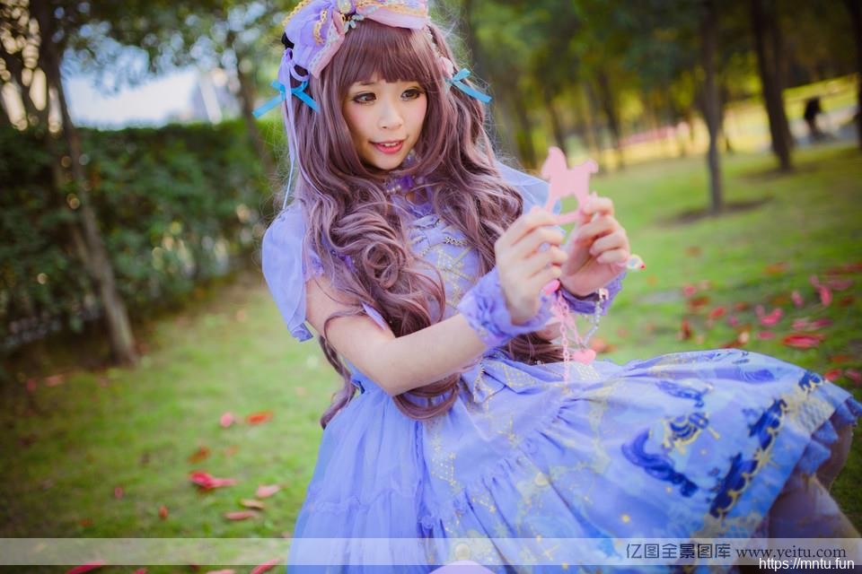 森系可爱美少女的纯情COSPLAY