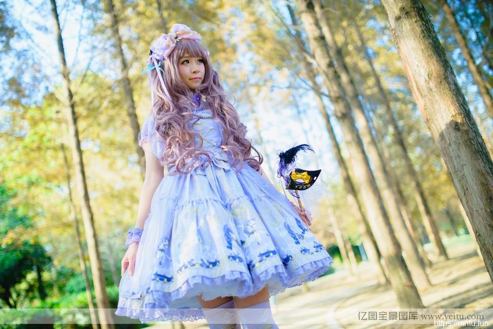 森系可爱美少女的纯情COSPLAY