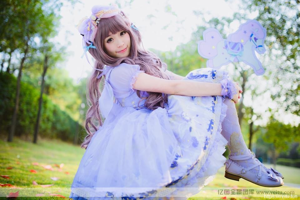 森系可爱美少女的纯情COSPLAY