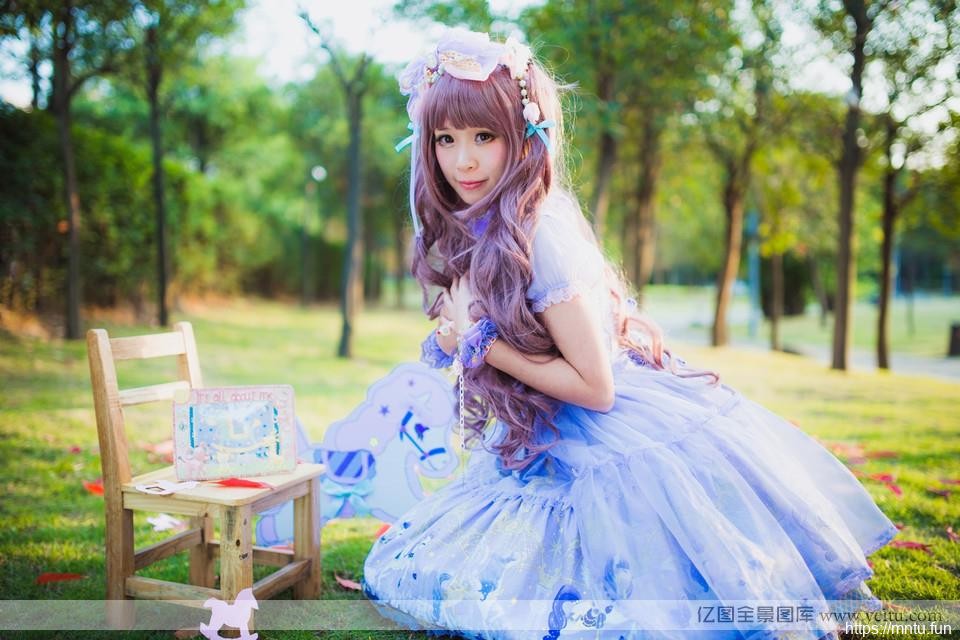 森系可爱美少女的纯情COSPLAY