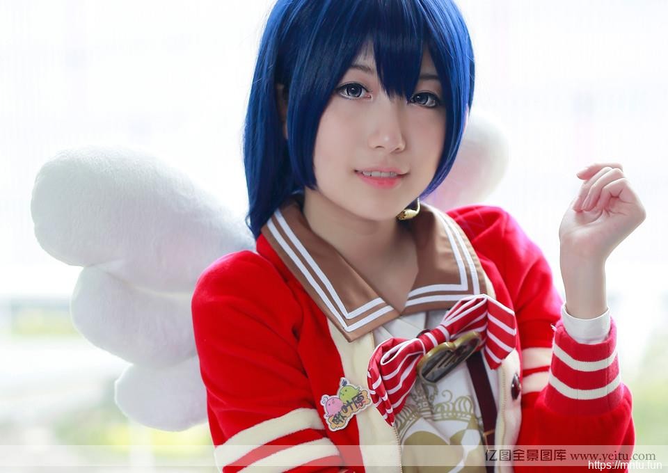 动漫展会上的可爱短发妹子