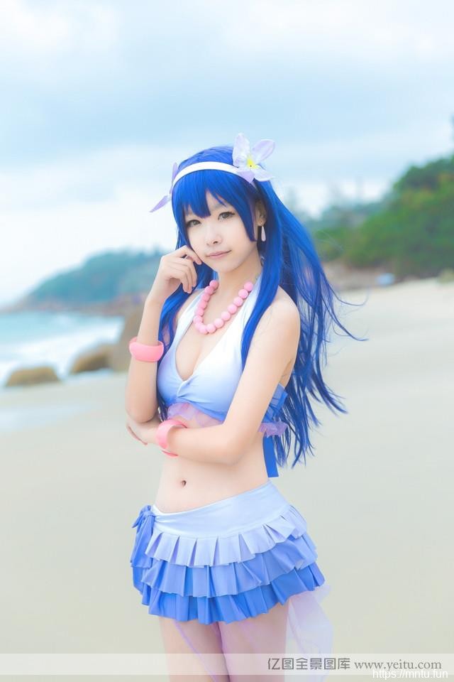 可爱美妹海边比基尼cosplay