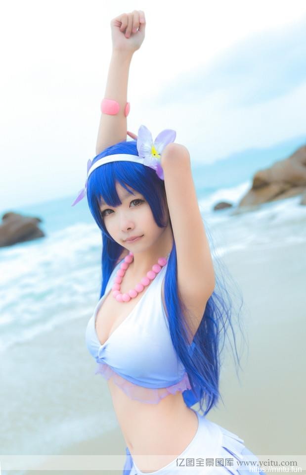 可爱美妹海边比基尼cosplay
