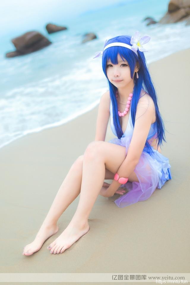 可爱美妹海边比基尼cosplay