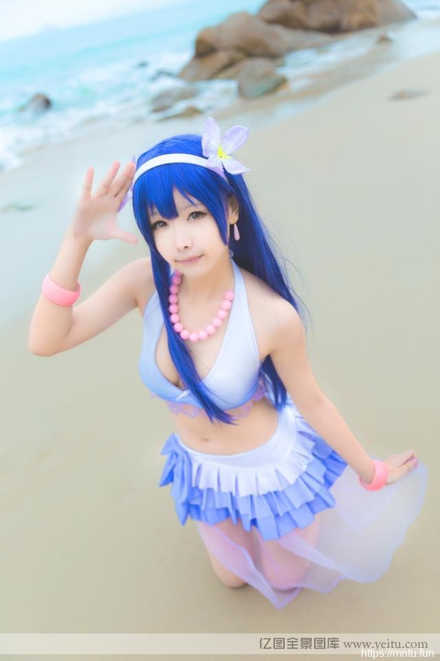 可爱美妹海边比基尼cosplay