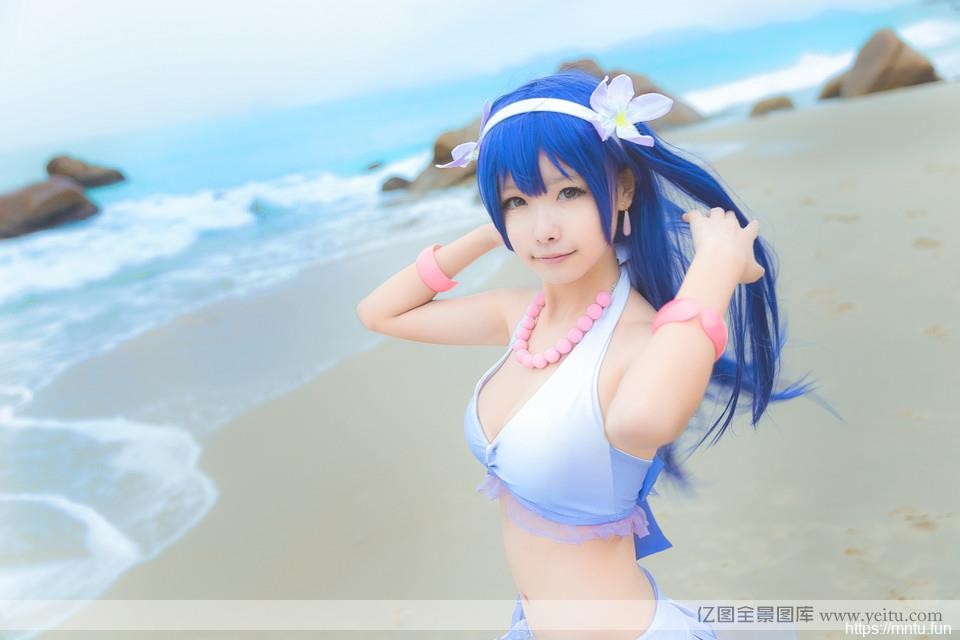 可爱美妹海边比基尼cosplay