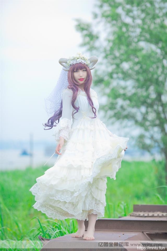 可爱萌妹子红唇烈焰cosplay