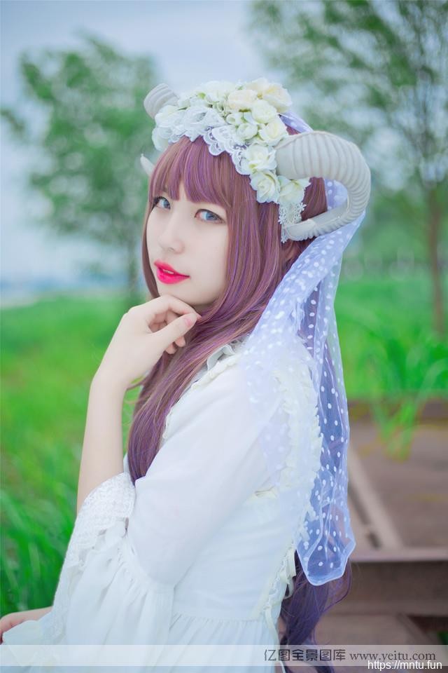 可爱萌妹子红唇烈焰cosplay