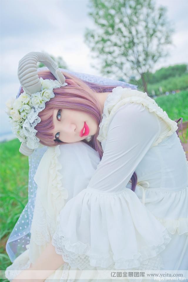 可爱萌妹子红唇烈焰cosplay