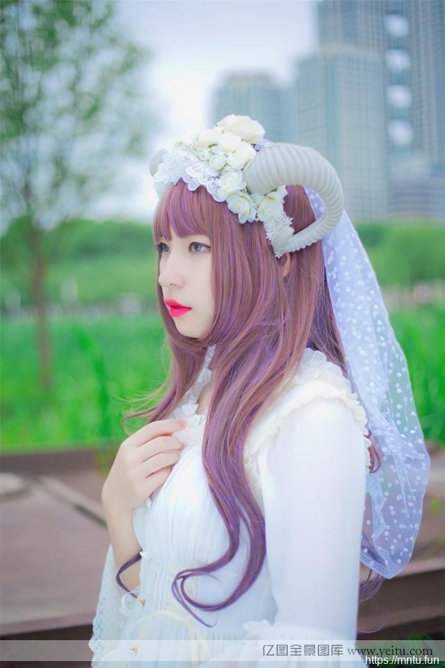 可爱萌妹子红唇烈焰cosplay