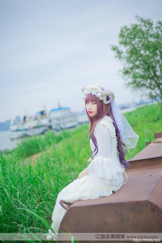 可爱萌妹子红唇烈焰cosplay