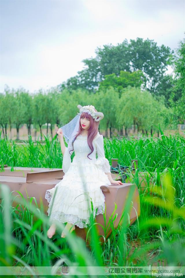 可爱萌妹子红唇烈焰cosplay