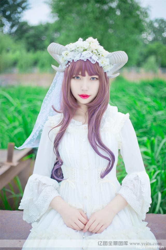 可爱萌妹子红唇烈焰cosplay