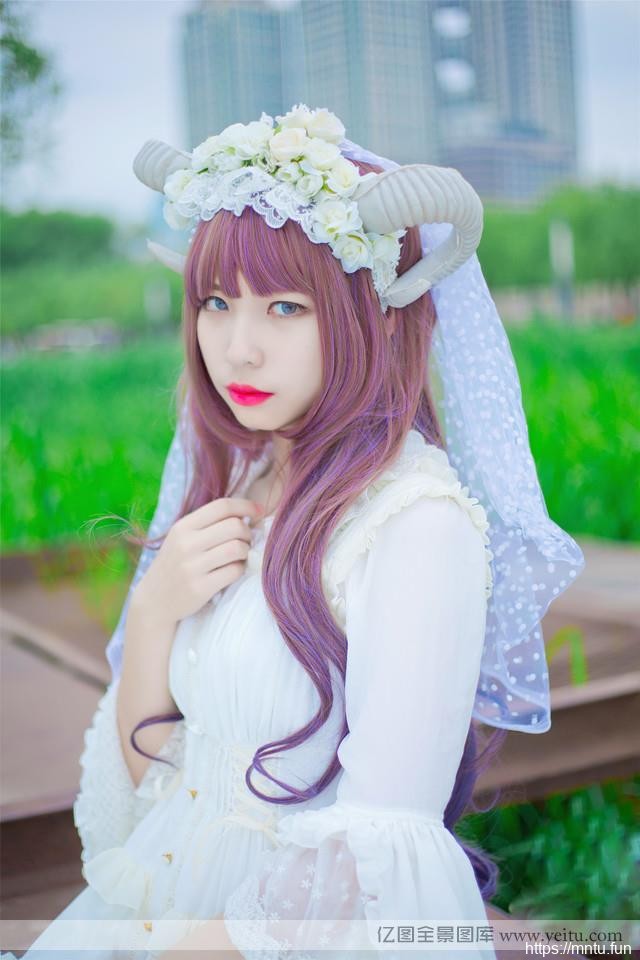 可爱萌妹子红唇烈焰cosplay