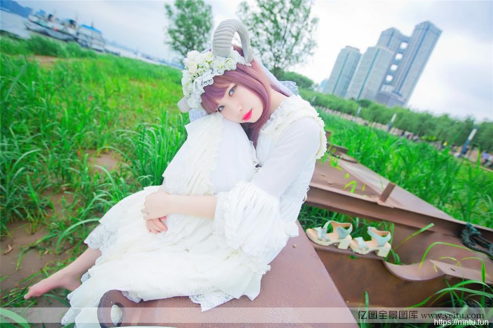 可爱萌妹子红唇烈焰cosplay