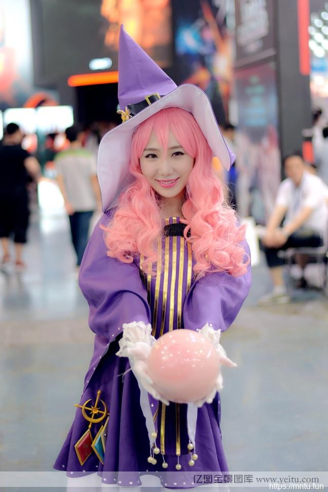 动漫展里的可爱妹子聚合欣赏