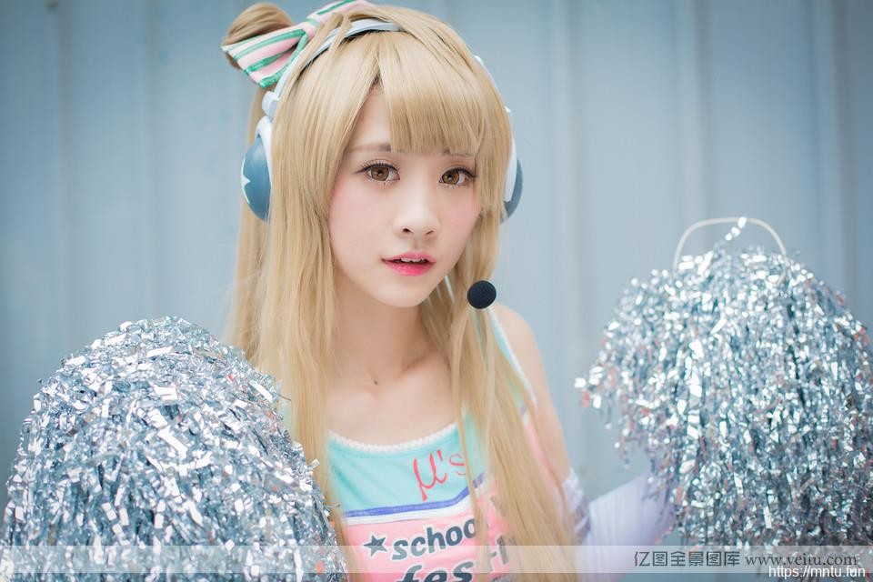 动漫展上的可爱美女妹子COSPLAY