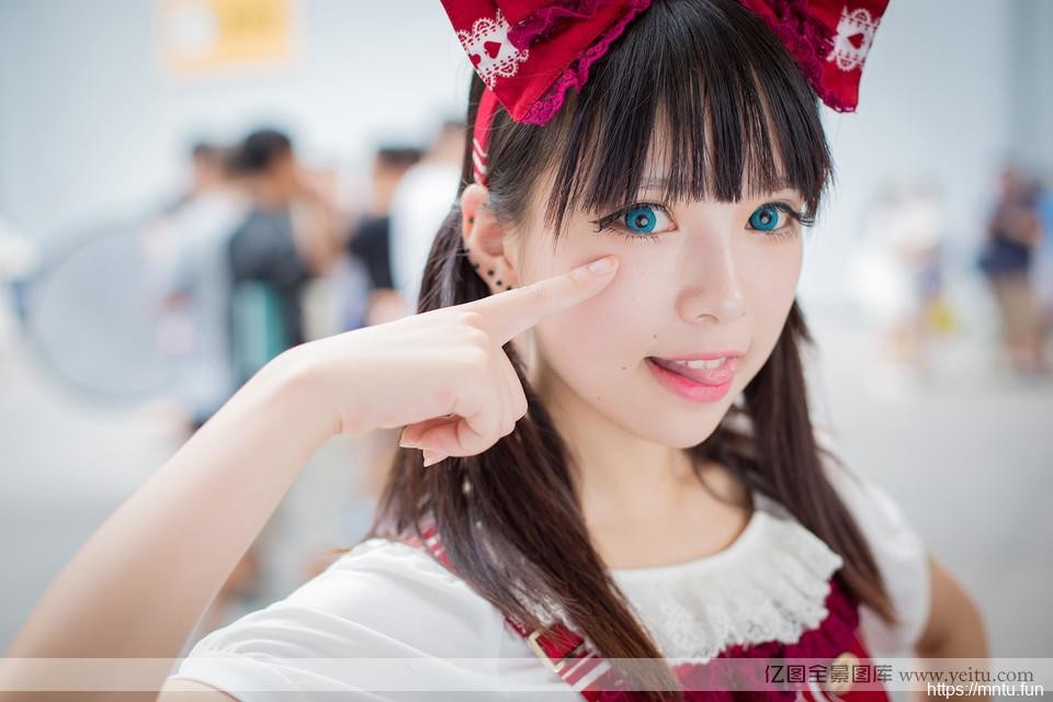 动漫展上的可爱美女妹子COSPLAY