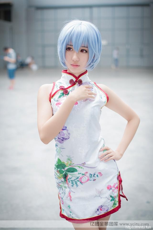 动漫展上的可爱美女妹子COSPLAY