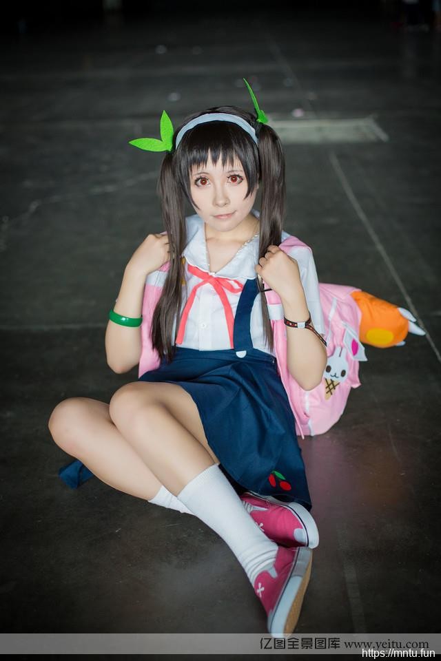 动漫展上的可爱美女妹子COSPLAY