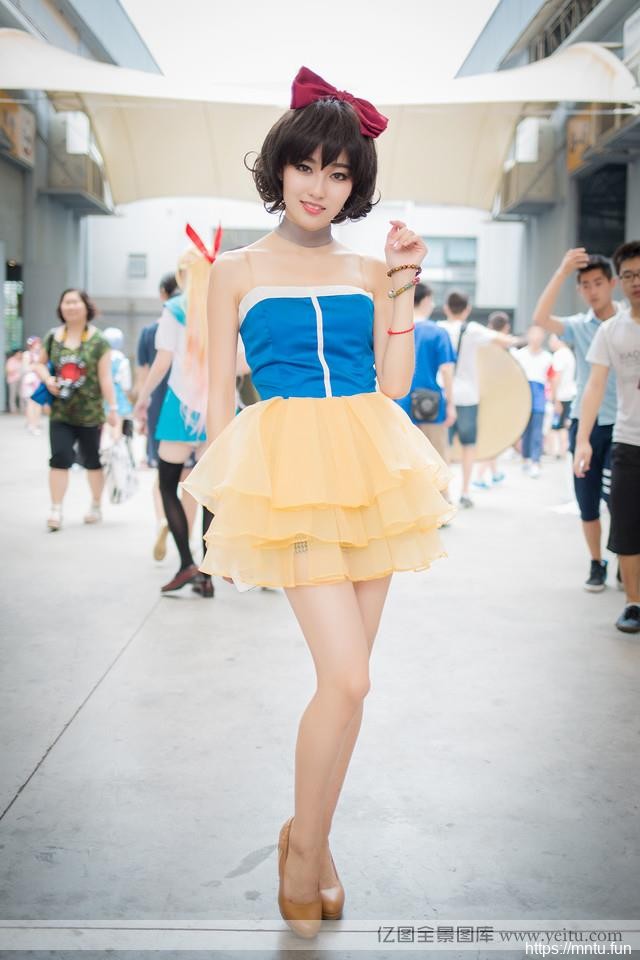 动漫展上的可爱美女妹子COSPLAY