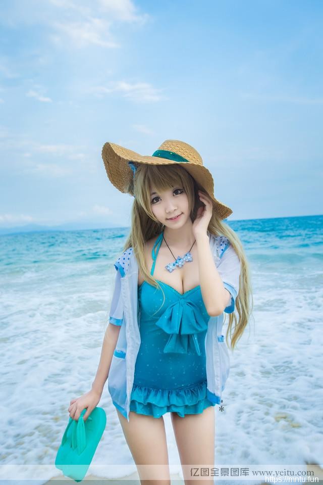 南小鸟海滩比基尼深沟有深度