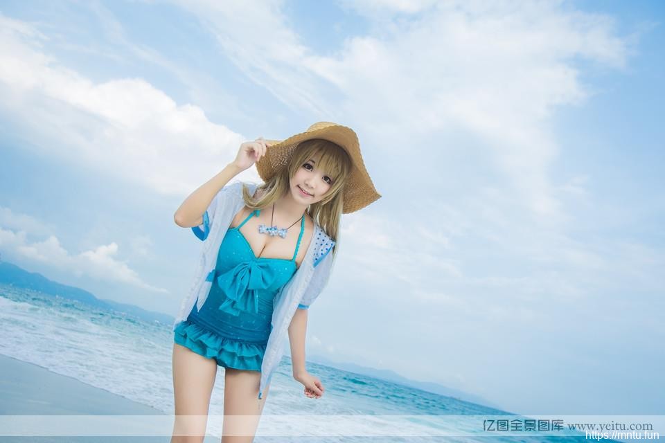 南小鸟海滩比基尼深沟有深度