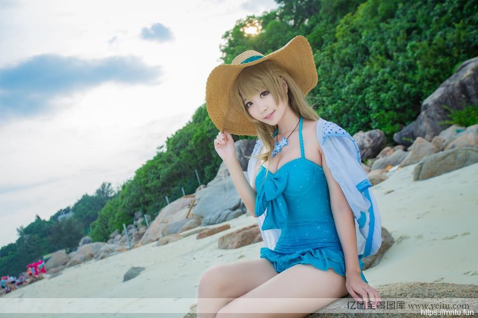 南小鸟海滩比基尼深沟有深度