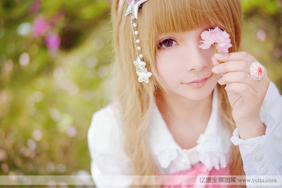 清纯小萝莉樱花下的粉嫩cosplay