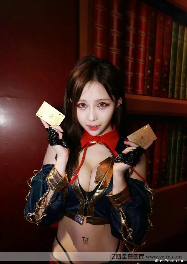 狂野女孩的暗黑风格COSPLAY