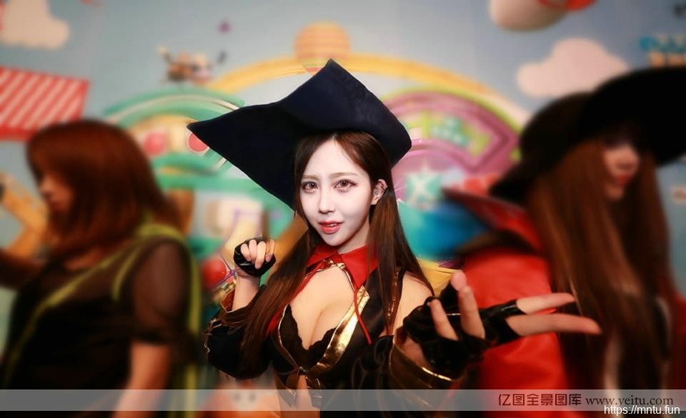 狂野女孩的暗黑风格COSPLAY