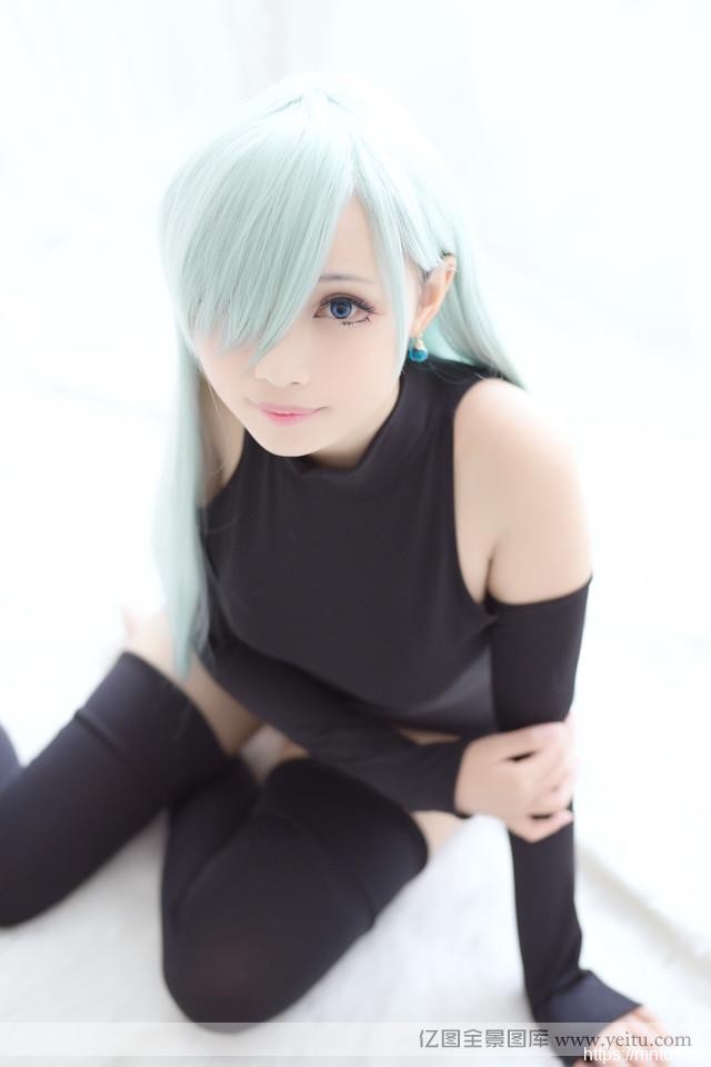 白皙清纯美女cosplay性感萝莉