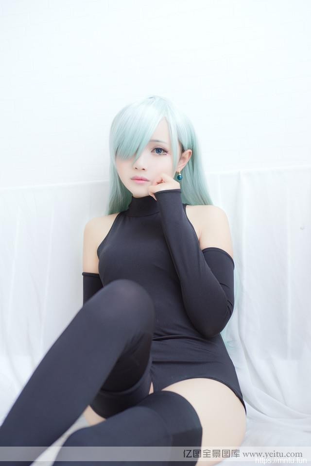 白皙清纯美女cosplay性感萝莉