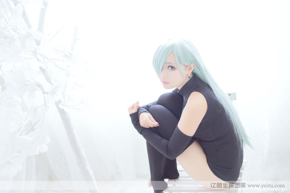 白皙清纯美女cosplay性感萝莉