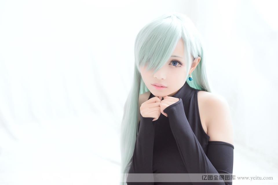 白皙清纯美女cosplay性感萝莉