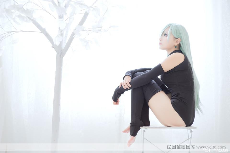 白皙清纯美女cosplay性感萝莉