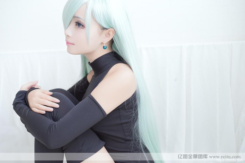 白皙清纯美女cosplay性感萝莉