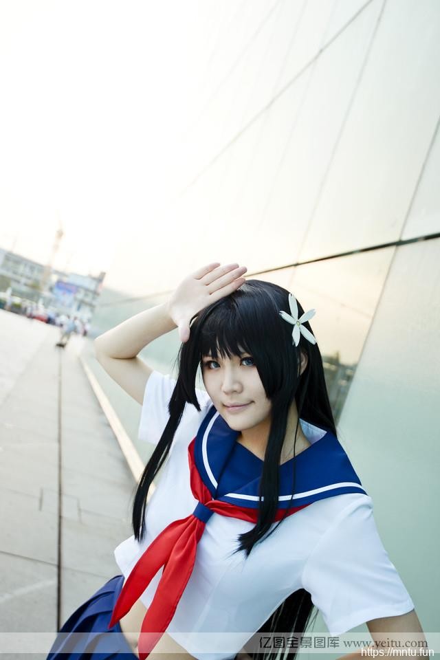 制服美眉冷艳COS