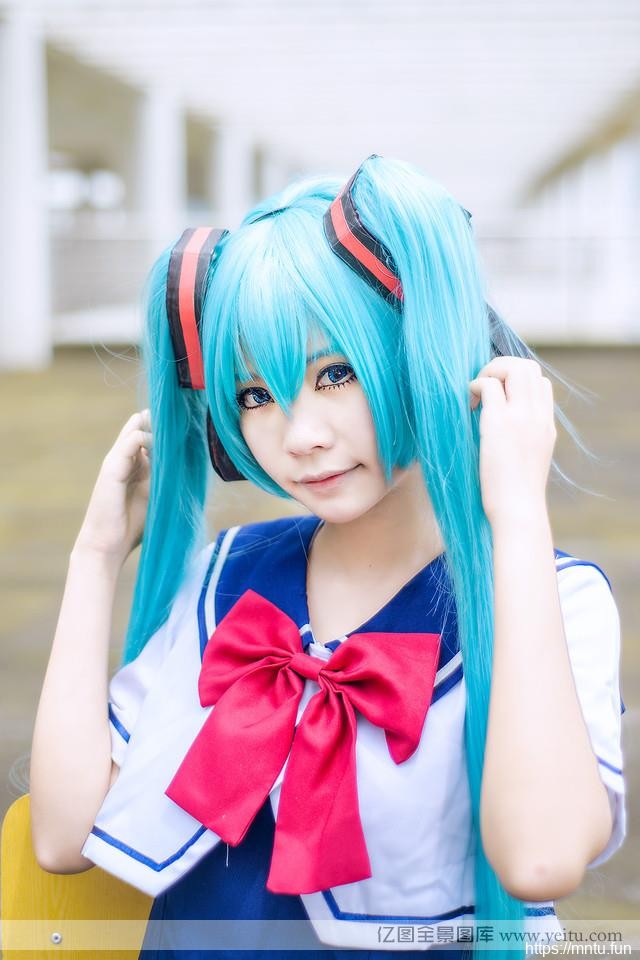 可爱清纯学生妹校服初音cosplay